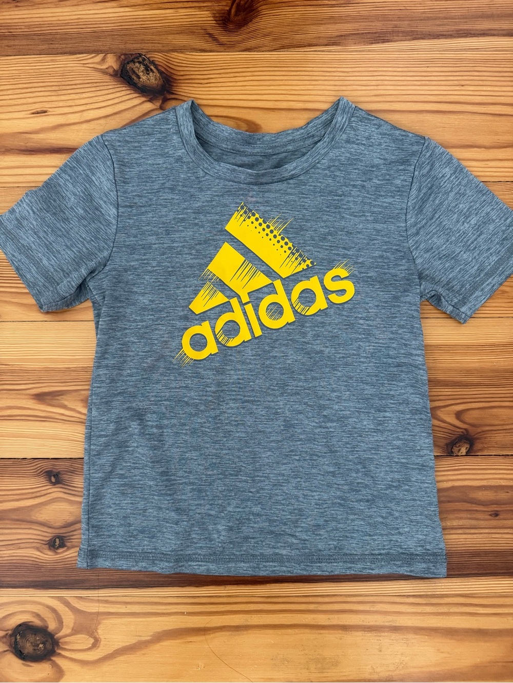 adidas Kids' Gray Tee with Yellow Logo size 5